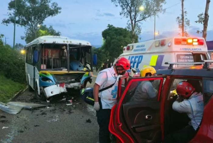 #Video | Se registran dos accidentes vehiculares en la avenida Madero Poniente de Morelia; hay un herido