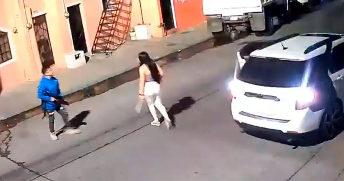 #VIDEO: Sujeto asesina a una mujer con un arma larga en Guadalajara 