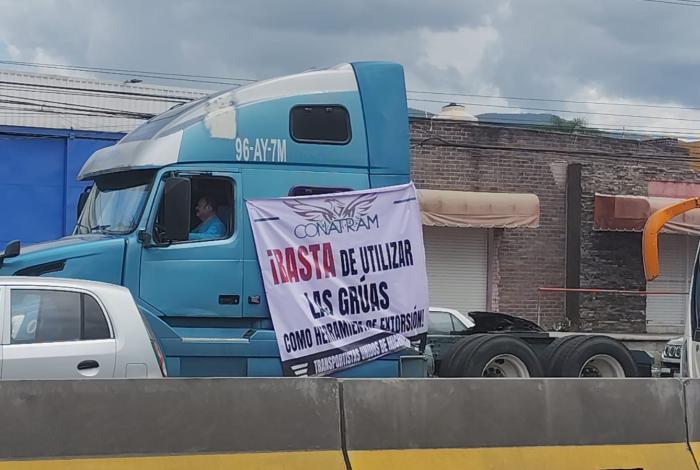 #Video | Transportistas de carga federal protestan en la FGR Morelia; denuncian presuntos abusos y extorsiones