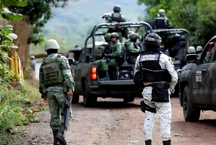 Video | Tres criminales abatidos en enfrentamiento y dos uniformados heridos tras estallido de explosivo improvisado en Tepalcatepec