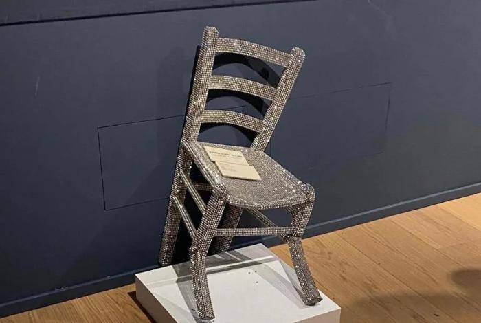 VIDEO: Turista rompe la frágil ‘Silla de Van Gogh’ en museo