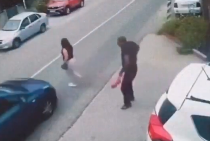 #Video | Una mujer es brutalmente atropellada al intentar cruzar la calle #ImágenesSensibles