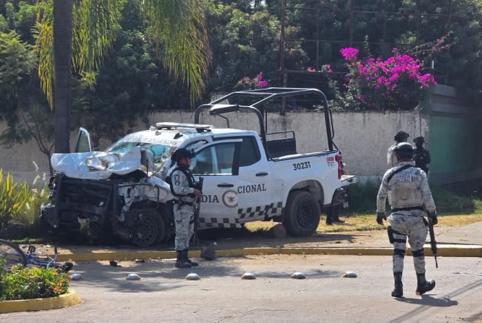 #Videos | Cuatro fallecidos el saldo luego de impresionante choque de patrulla de la Guardia Nacional, dos camionetas, una moto y una bicicleta