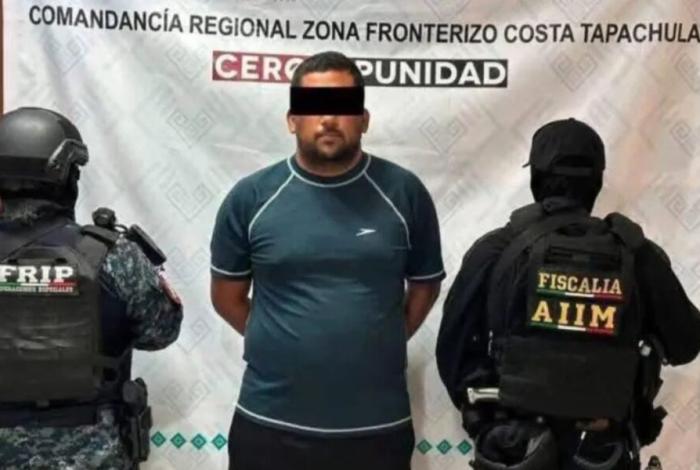 Vinculan a proceso a docente por acoso sexual denunciado por alumna en graduación