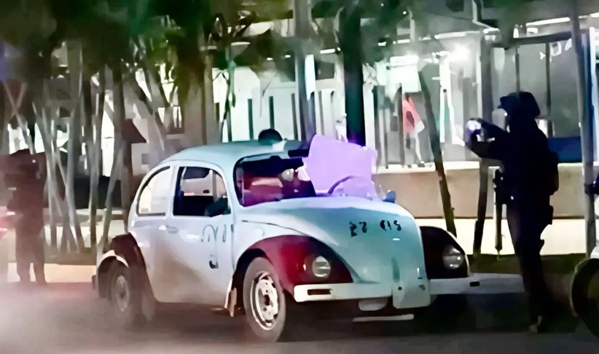 Violencia en Acapulco: Hallan 5 cuerpos desmembrados dentro de un taxi y queman transporte público