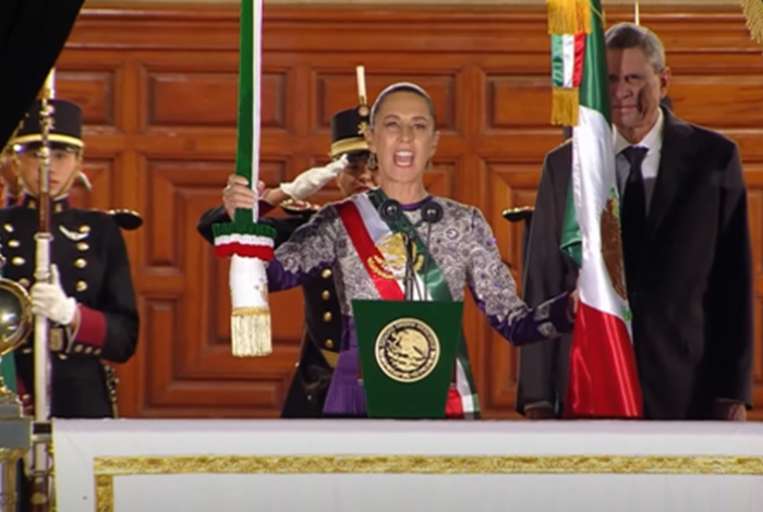 ¡Vivan las indígenas! Sheinbaum grita fuerte y hace historia como primera presidenta en dar el Grito de Independencia