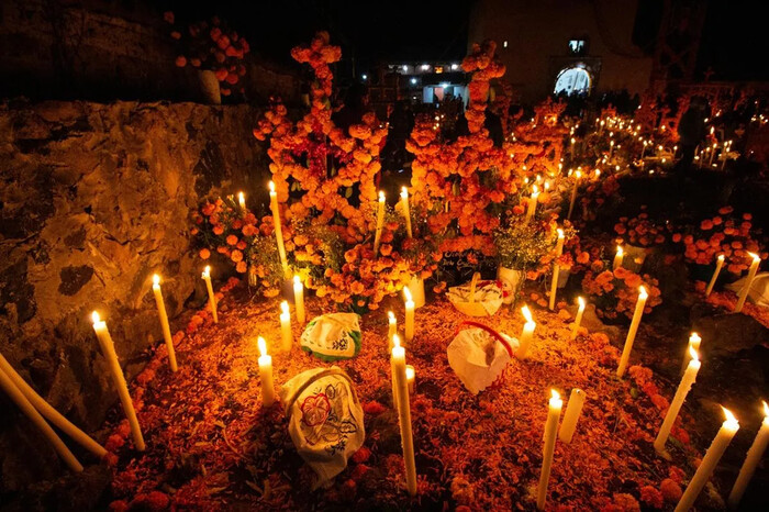 Vive la ancestral celebración de Noche de Muertos en estas localidades de Michoacán