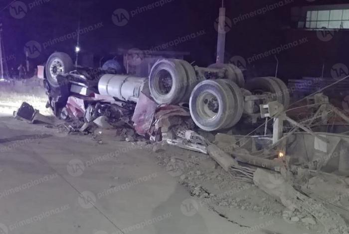 Volc4dura deja dos lesi0nados en la Zitácuaro-Toluca