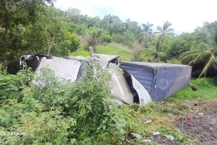 Volc4dura en la Tacámbaro–Tecario deja dos lesi0nados