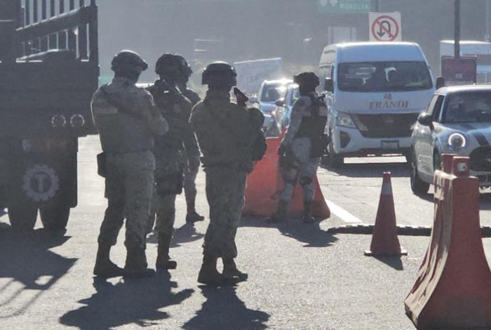 Volcadura de camión de carga deja un herido leve en la Morelia-Pátzcuaro