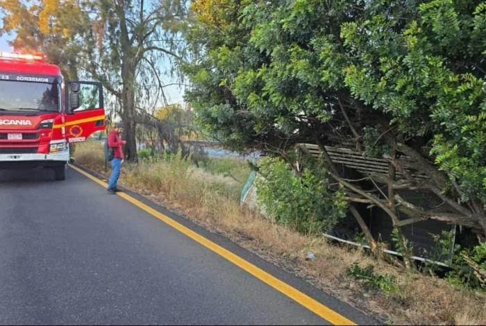 Volcadura de camión de carga deja un herido leve en la Morelia-Pátzcuaro