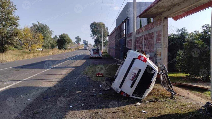 Volcadura en la Morelia-Pátzcuaro deja dos lesionados