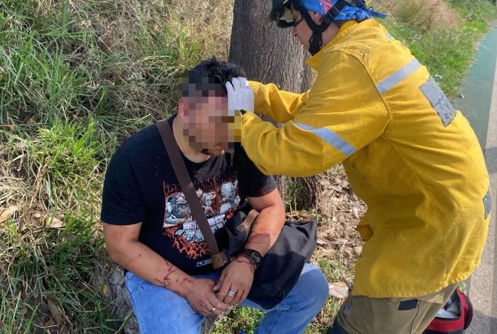 Volcadura en la Morelia-Pátzcuaro deja una personal les10nada