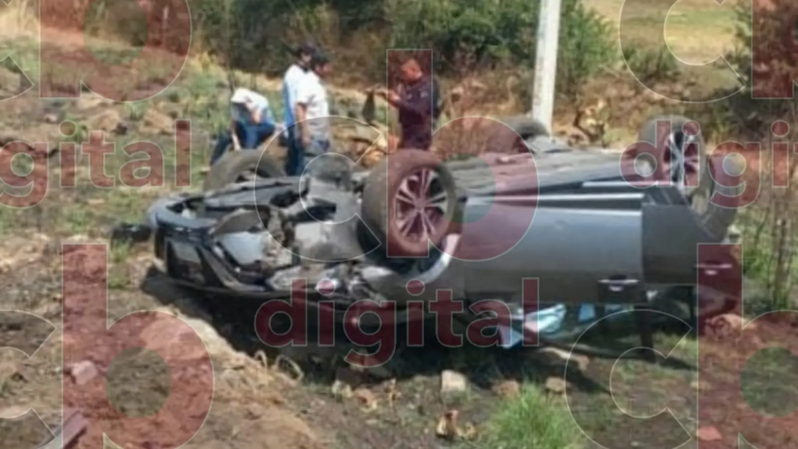 Vuelca auto en la Morelia-Pátzcuaro