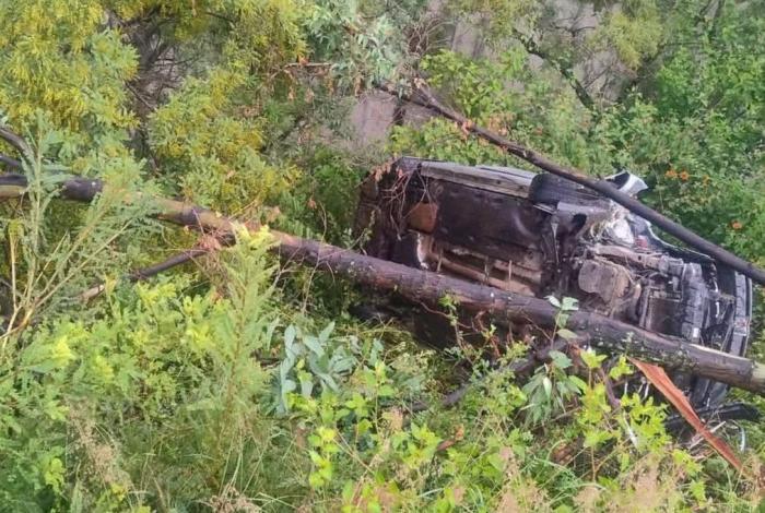 Vuelca automóvil en la carretera Morelia-Mil Cumbres