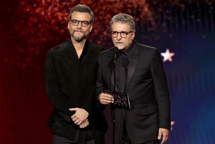 Wagner Moura y Kleber Mendonça Filho llegan felices a la gala de los Oscar