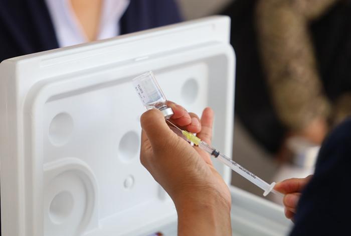 ¡Ya llegó el frío! Vacúnate gratis contra influenza, COVID-19 y neumococo en hospitales de la SSM