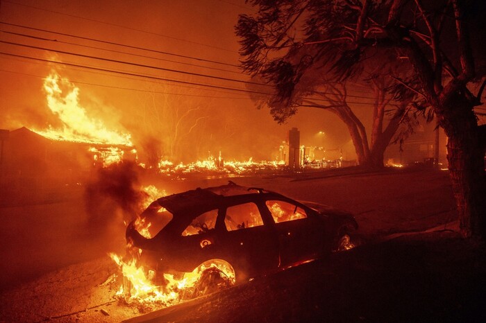 Ya son 24 los fallecidos por incendios forestales en Los Ángeles