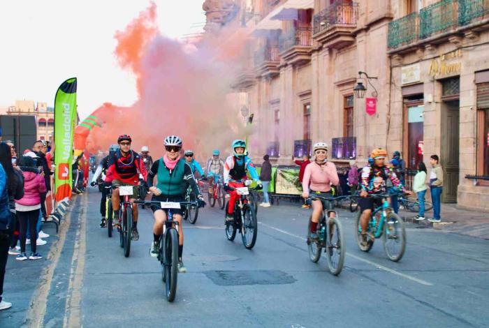 Yankel Benítez da banderazo al “Morelia Bike Marathon 2025”