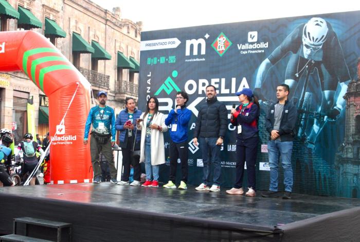 Yankel Benítez da banderazo al “Morelia Bike Marathon 2025”