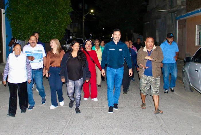 Yankel Benítez escucha a vecinos y recorre colonia Cruz del Barreno