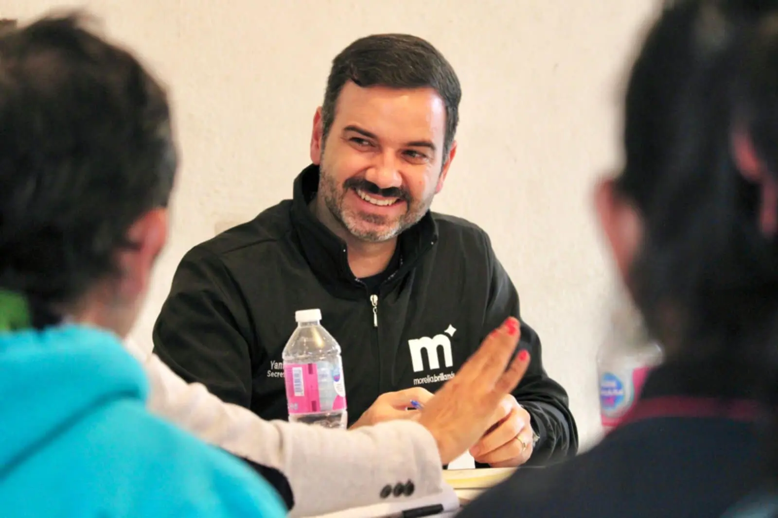 Yankel Benítez fortalece comunicación con encargados del orden