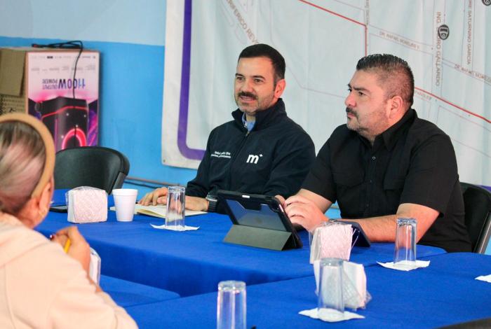 Yankel Benítez y directivos del Mercado de Abastos afinan detalles para actividades decembrinas