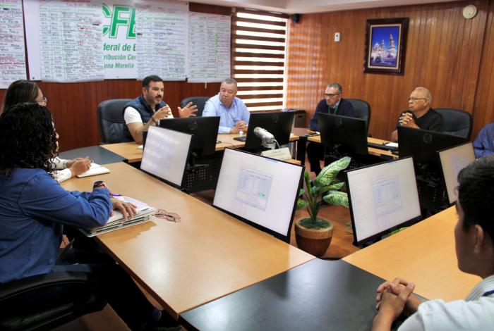 Yankel Benítez y vecinos de Ríos Mexicanos avanzan en gestiones para regularizar servicio ante CFE