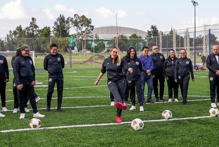 Yarabí Ávila inaugura cancha de fútbol 7 en beneficio de la comunidad nicolaita