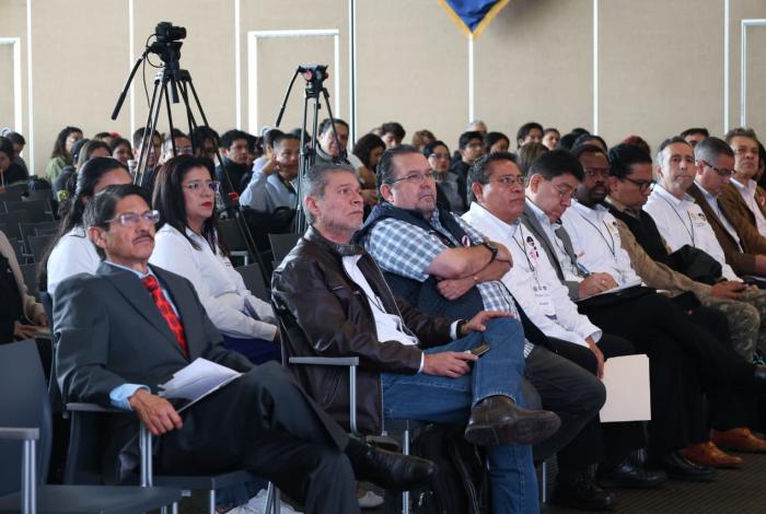 Yarabí Ávila recibe al doctor Omar Masera, Premio Nobel de la Paz, quien brinda ponencia magistral en la UMSNH