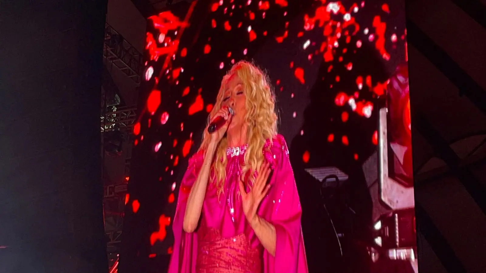 Yuri hace vibrar a Morelia con su Icónica Tour en el Palacio del Arte