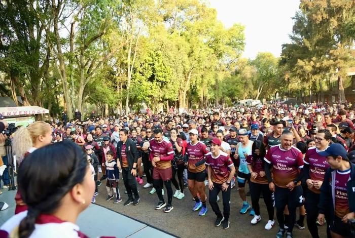 Zoológico de Morelia recibe a Rommel Pacheco y a cientos de deportistas en la Carrera Plan Michoacán